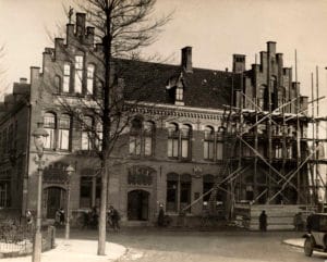 Het verzakte postkantoor